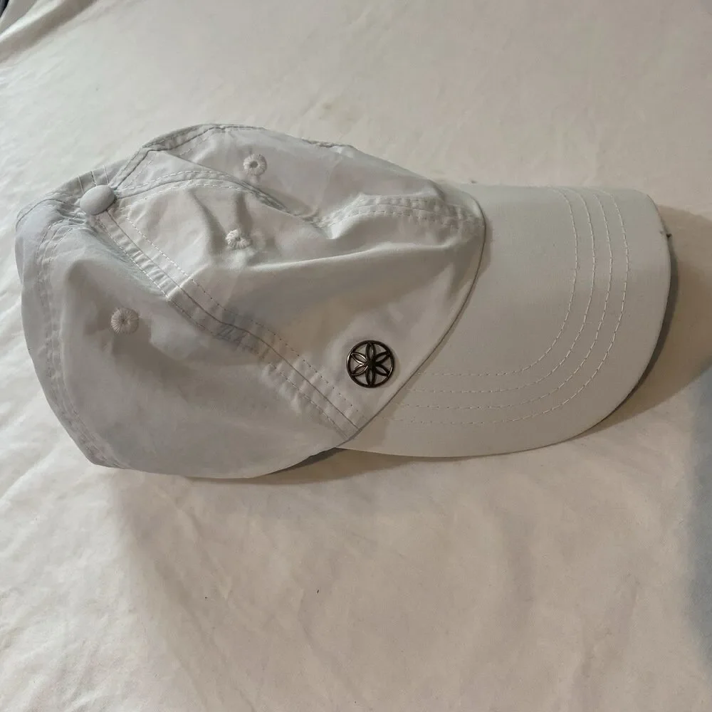 Gaiam womens cap fitness white adjustable quick dry yoga golf tennis sports